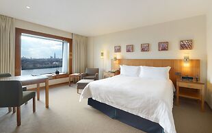 Canary Riverside Plaza Hotel