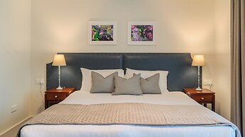 Castle Oaks House Hotel