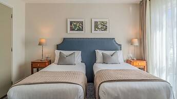 Castle Oaks House Hotel