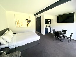 William Macintosh Motor Lodge