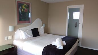 Diamond Island Resort & Penguin viewing