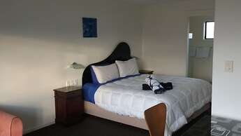 Diamond Island Resort & Penguin viewing