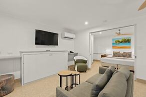 Moonlight Bay Suites