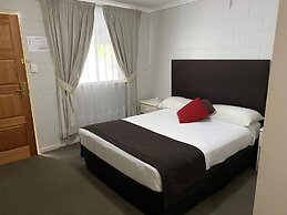 Puffers Inn Logan Motel
