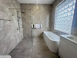 Puffers Inn Logan Motel