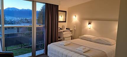 Fiordland Hotel