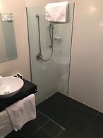 Fiordland Hotel