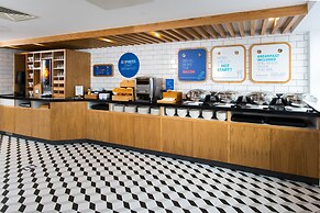 Holiday Inn Express Cardiff Bay by IHG