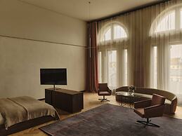 Grand Hotel
