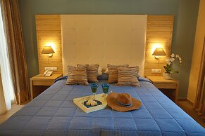 Dolphin Bay Seaside Resort & Suites