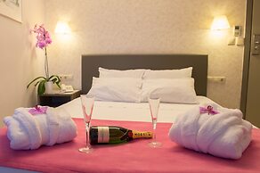 Astron Hotel