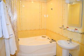 A Hotel Amur Bay