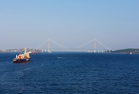 A Hotel Amur Bay