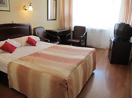 A Hotel Amur Bay