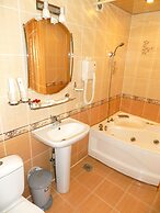 A Hotel Amur Bay