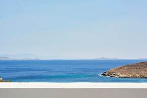 Mr and Mrs White Tinos