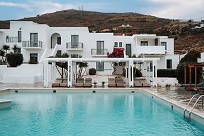 Mr and Mrs White Tinos
