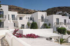 Mr and Mrs White Tinos