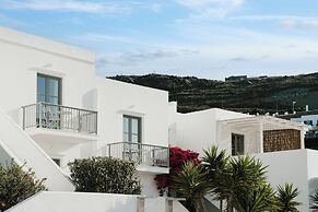 Mr and Mrs White Tinos