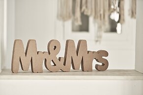 Mr and Mrs White Tinos