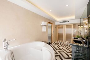 Ramada Plaza by Wyndham Bangkok Menam Riverside