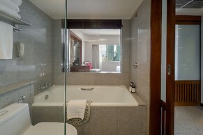 Ramada Plaza by Wyndham Bangkok Menam Riverside