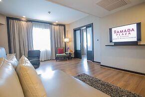 Ramada Plaza by Wyndham Bangkok Menam Riverside
