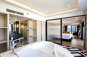 Ramada Plaza by Wyndham Bangkok Menam Riverside