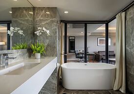 Ramada Plaza by Wyndham Bangkok Menam Riverside