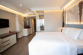 Ramada Plaza by Wyndham Bangkok Menam Riverside