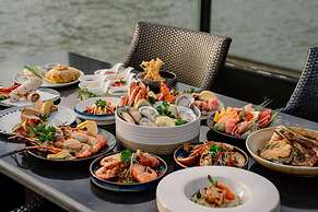 Ramada Plaza by Wyndham Bangkok Menam Riverside