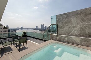 Ramada Plaza by Wyndham Bangkok Menam Riverside