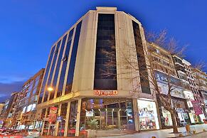 Grand Madrid Hotel