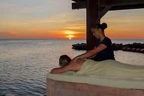 LionsDive Beach Resort