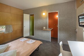 Lausanne Youth Hostel Jeunotel