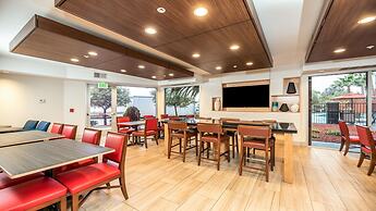 Holiday Inn Express Fremont-Milpitas Central by IHG