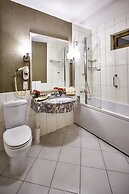 Gunes Hotel Merter