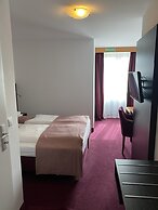 Montree Hotel