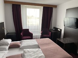 Montree Hotel