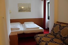 Montree Hotel