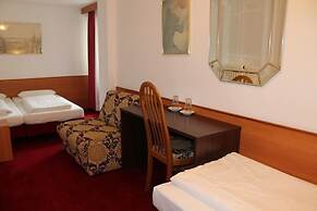 Montree Hotel