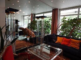 Montree Hotel
