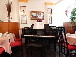 Montree Hotel