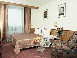 Montree Hotel