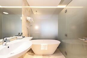 Vineyard Hotel