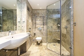 Vineyard Hotel