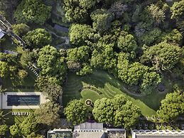 Vineyard Hotel