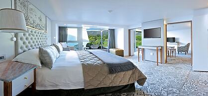Vineyard Hotel