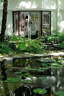 Vineyard Hotel