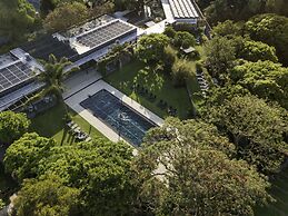 Vineyard Hotel